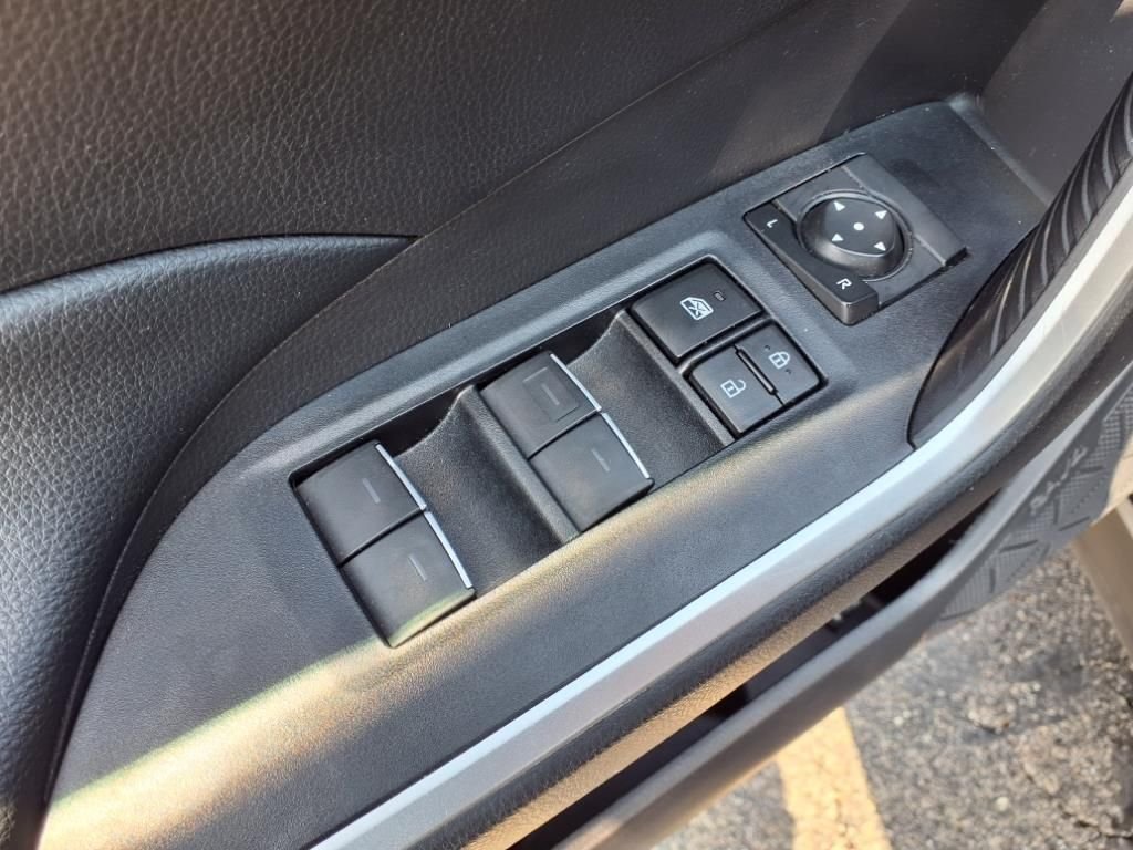 2022 Toyota RAV4 XLE - Photo 10