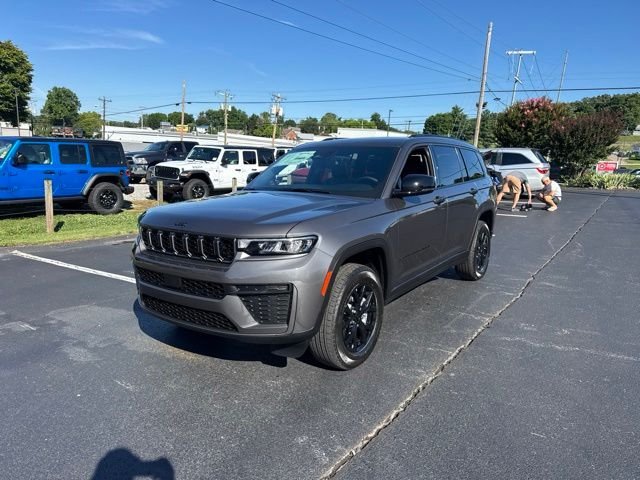 New 2026 Baltic Gray Metallic Clear-Coat Exterior Paint Jeep Altitude image 3