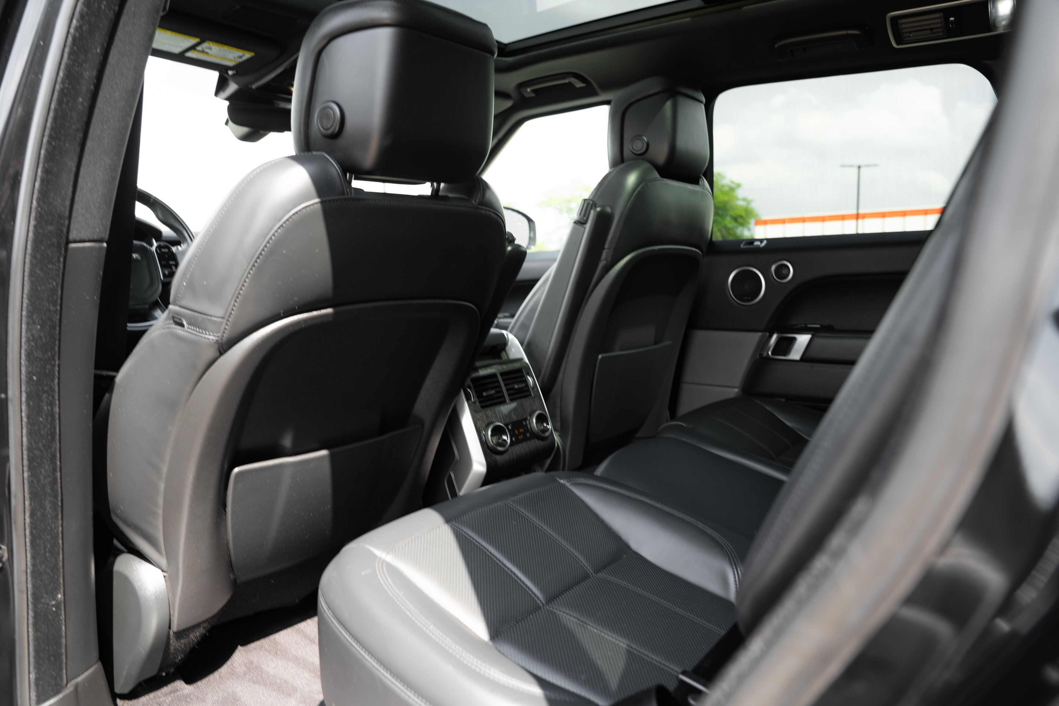 Used 2021 Santorini Black Metallic Land Rover HSE Silver Edition image 22
