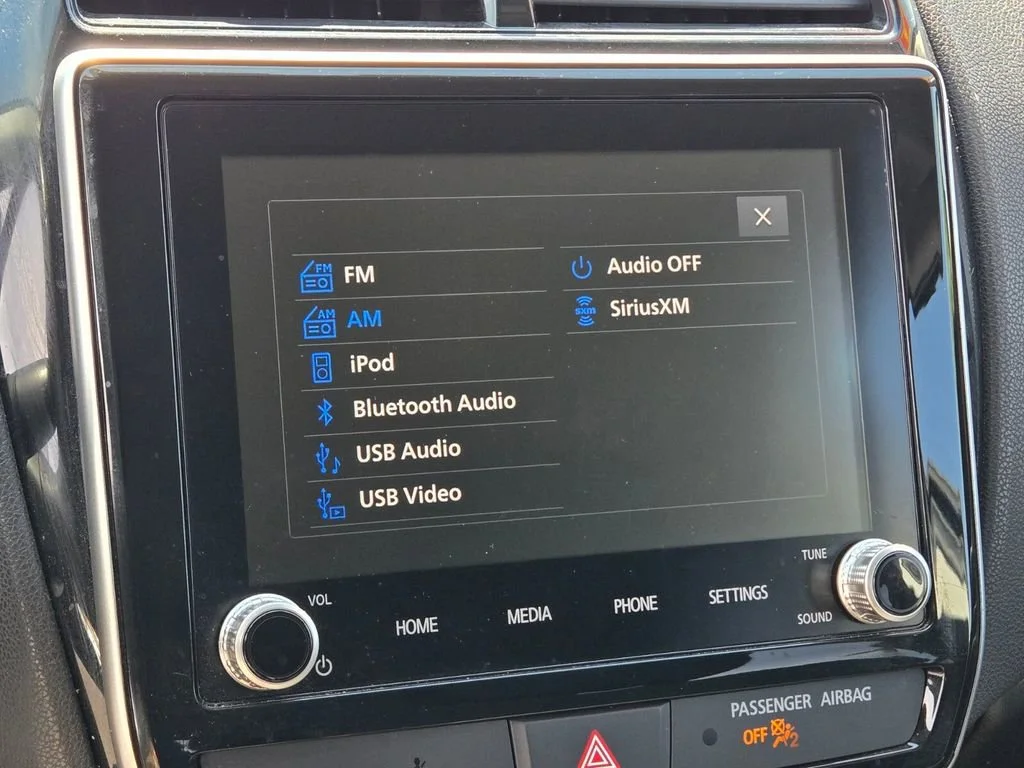 Used 2021 Black Mitsubishi ES image 19