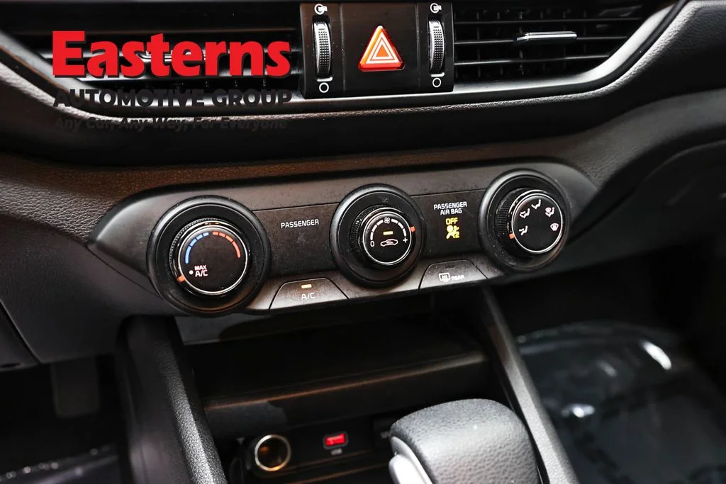 Used 2023 White Kia LXS image 19