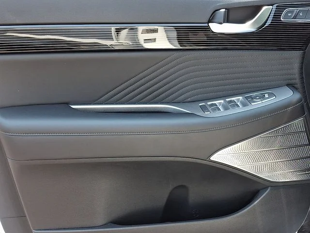 Used 2025 White Hyundai Calligraphy image 11