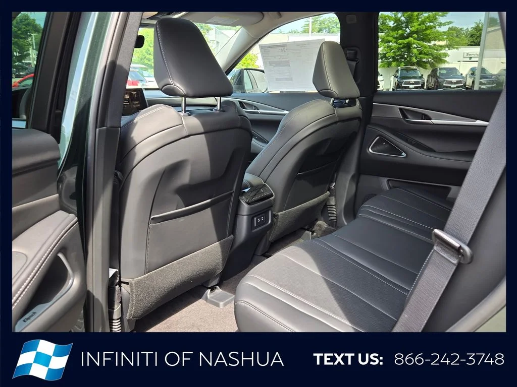 New 2027 DEEP EMERALD INFINITI Luxe AWD image 21