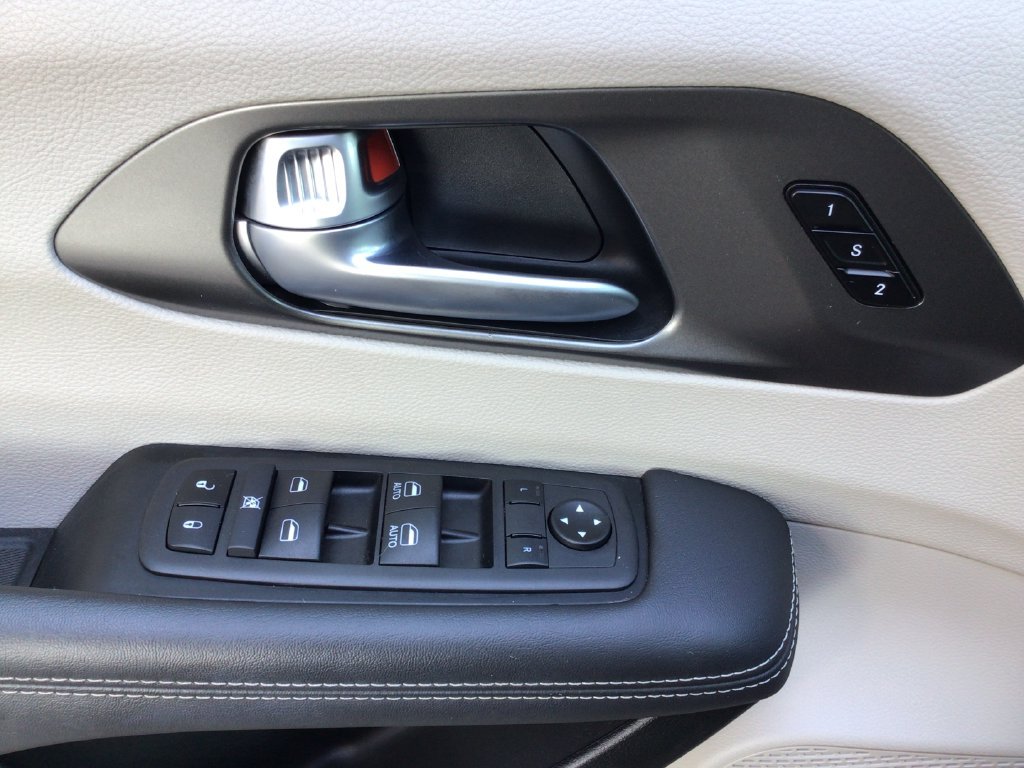 Used 2024 Black Chrysler Touring L image 22