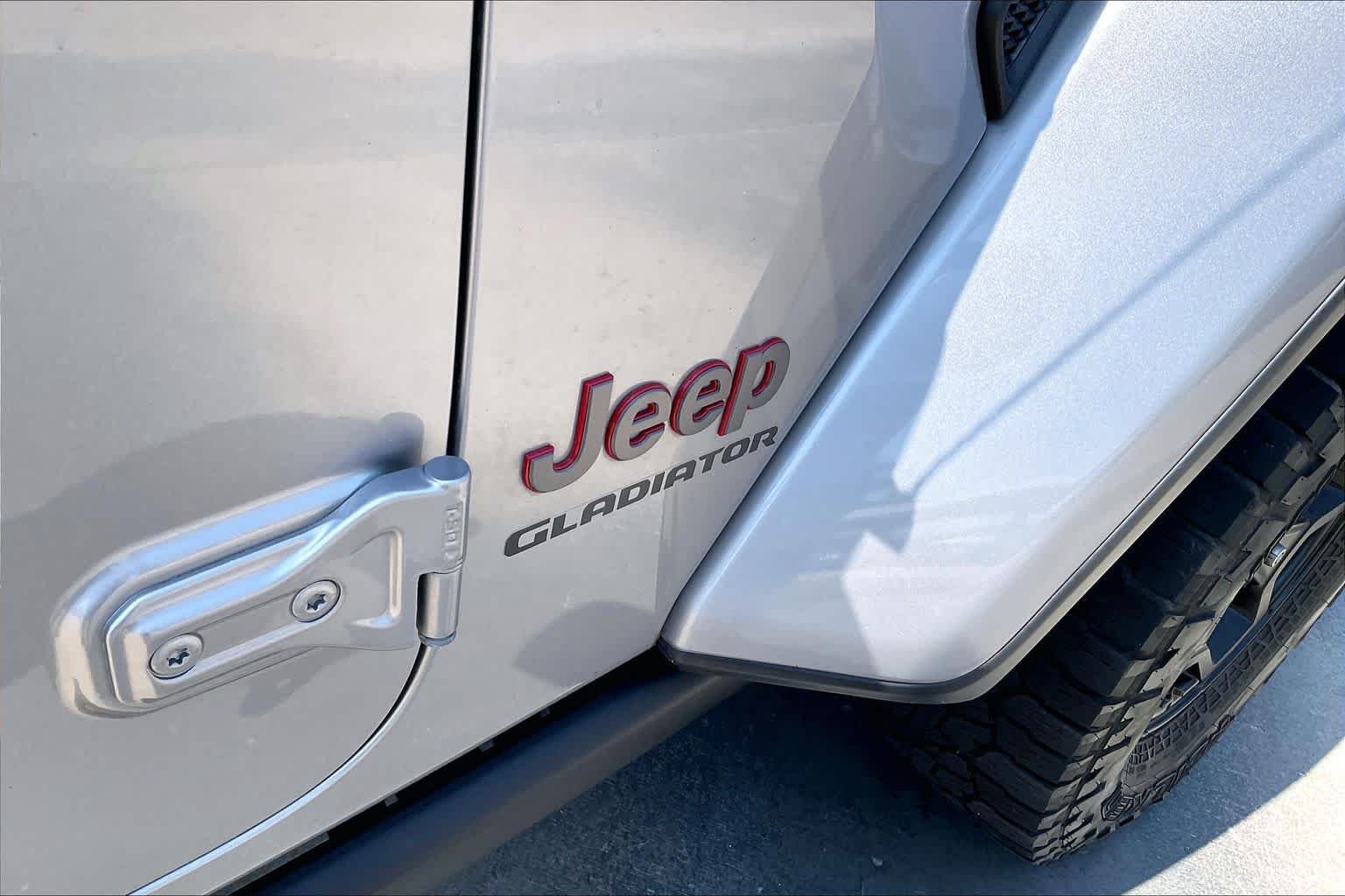 Used 2020 Billet Silver Metallic Clearcoat Jeep Rubicon image 10