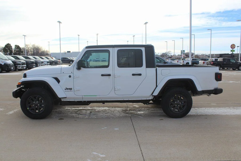 New 2026 Bright White Clear-Coat Exterior Paint Jeep Sport S image 6