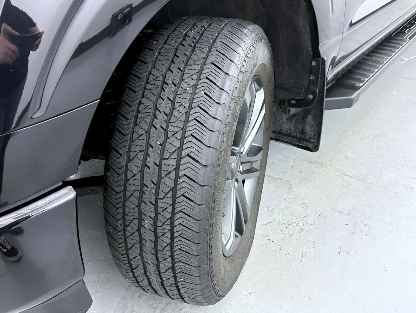 Used 2023 Agate Black Metallic Ford Lariat image 24