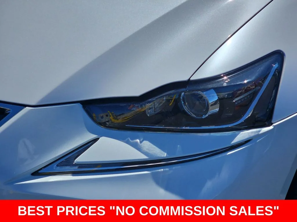 Used 2020 White Lexus 300 image 31