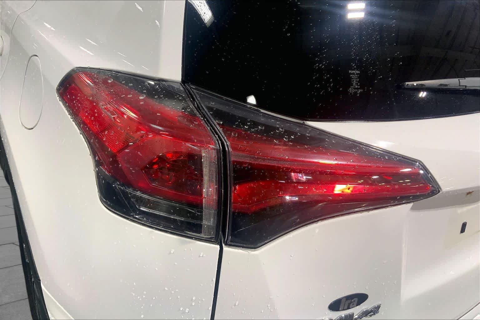 Used 2018 Super White Toyota XLE image 29