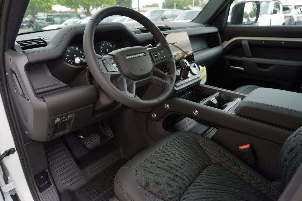 New 2026 Fuji White Land Rover X-Dynamic SE image 12