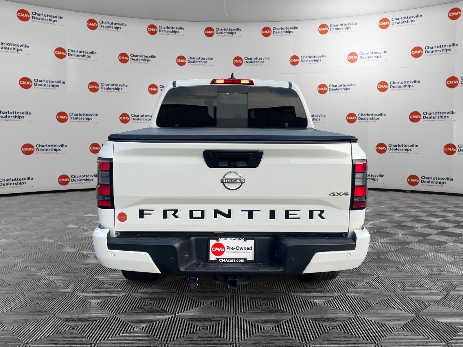 Used 2025 Glacier White Nissan SV image 4