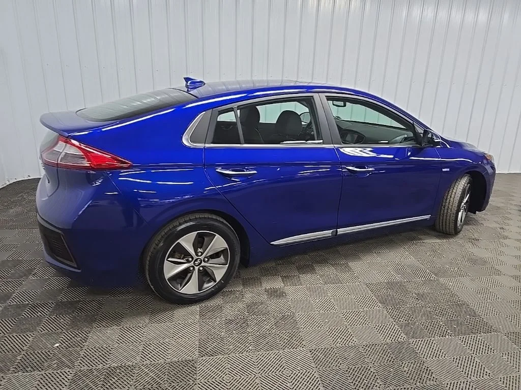 Used 2019 Intense Blue Hyundai Limited image 3