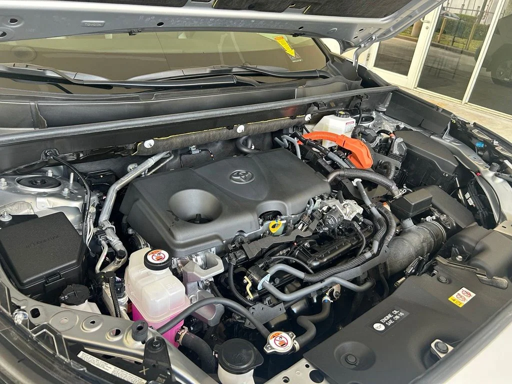 Used 2025 Silver Toyota XLE image 10