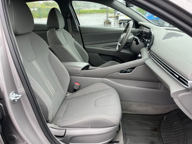 Used 2022 Fluid Metal Hyundai SEL image 9