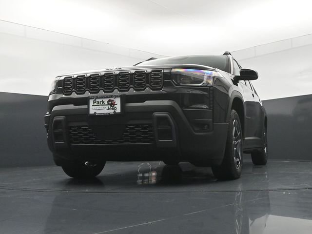 New 2026 Diamond Black Crystal Pearl-Coat Exterior Paint Jeep Limited image 20