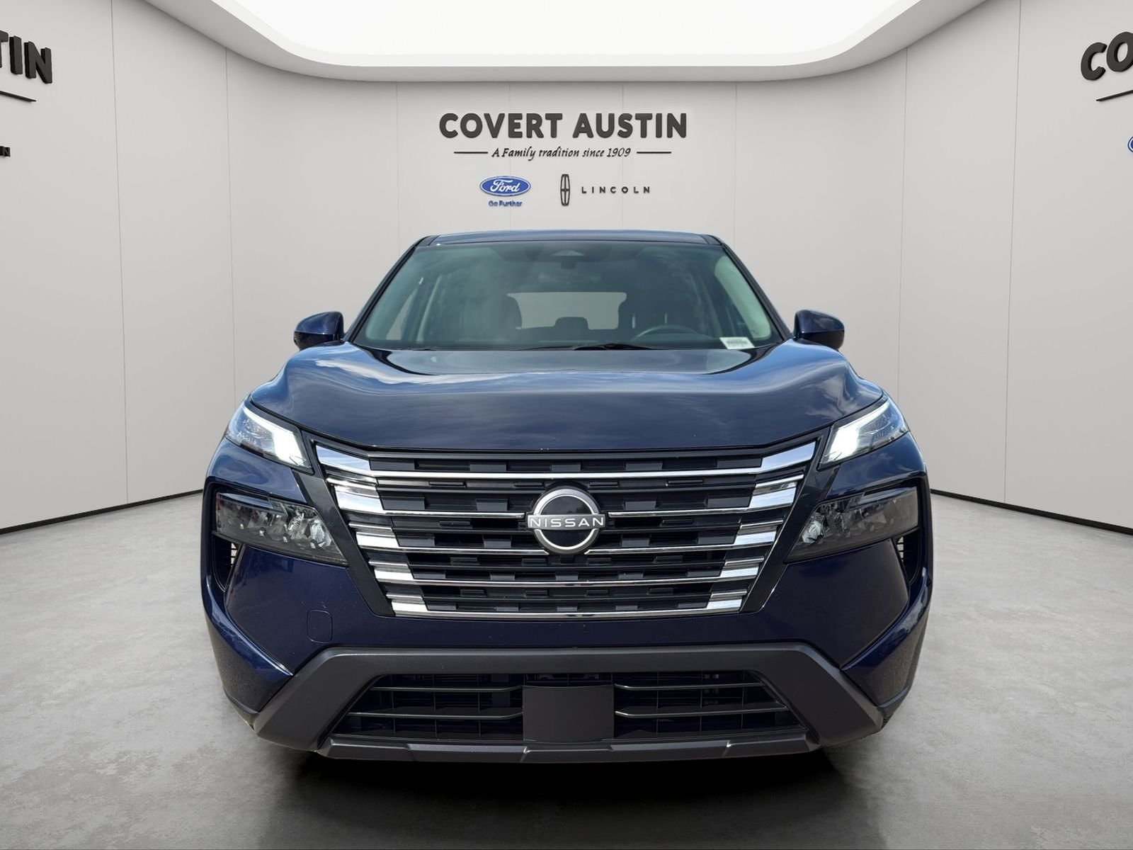 Used 2024 Blue Nissan SV image 8