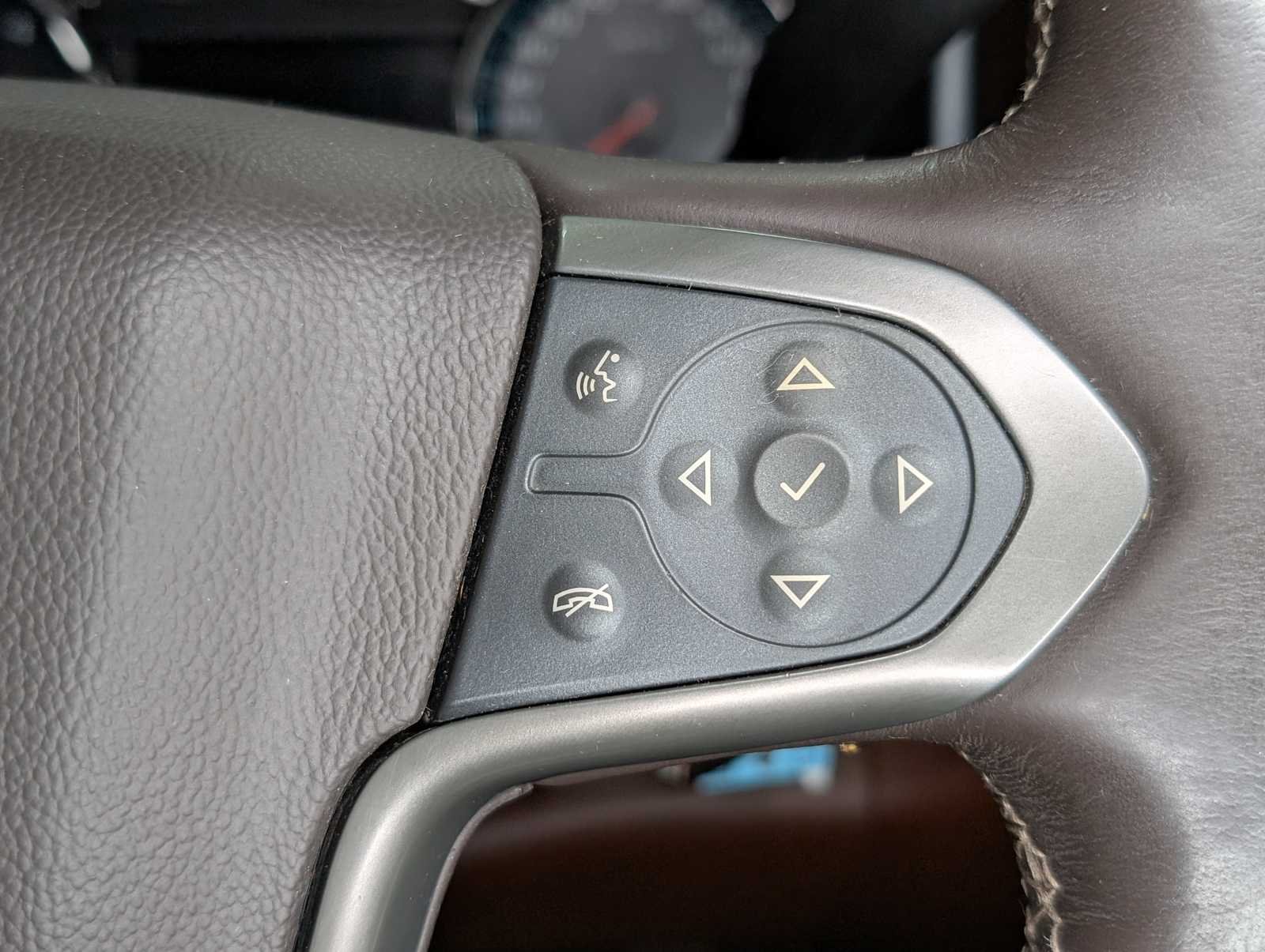 Used 2017 Iridescent Pearl Tricoat Chevrolet High Country image 35