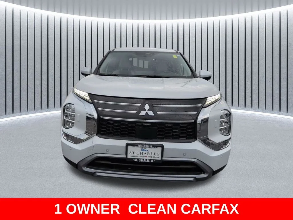 Used 2025 White Mitsubishi SE image 11