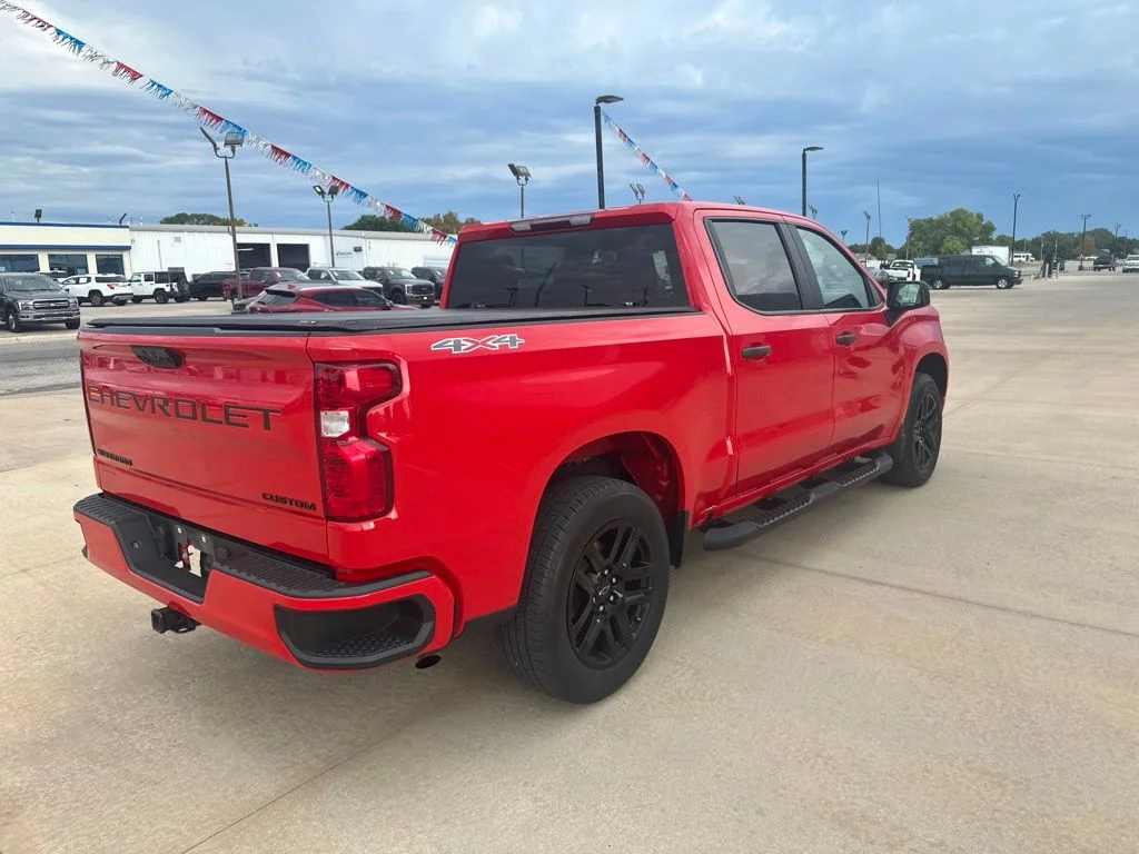 Used 2022 Red Chevrolet Custom image 28