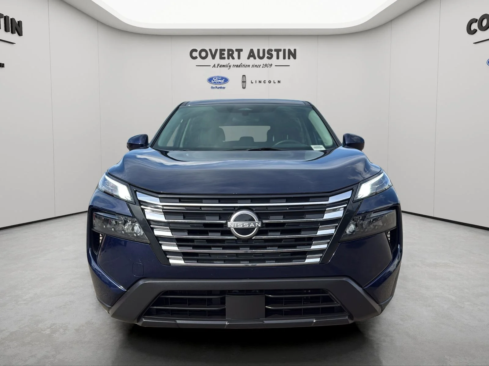 Used 2024 Blue Nissan SV image 8