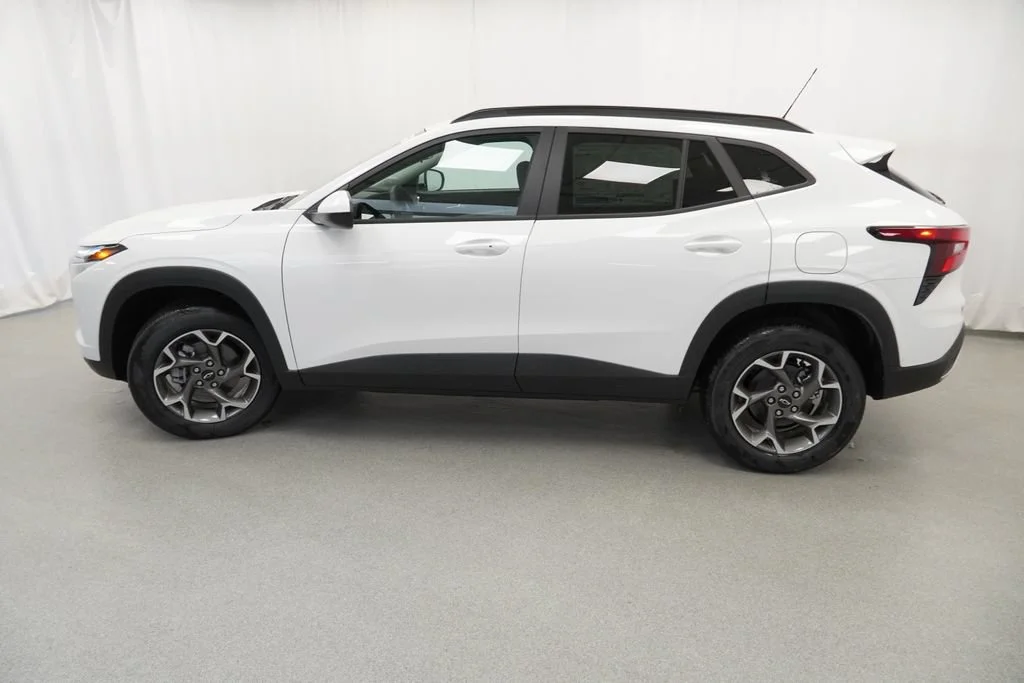 New 2026 Summit White Chevrolet LT image 37
