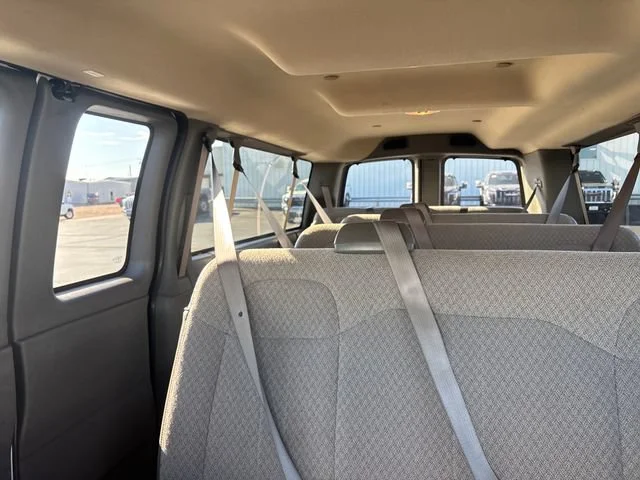 Used 2025 Summit White Chevrolet 1LT image 27