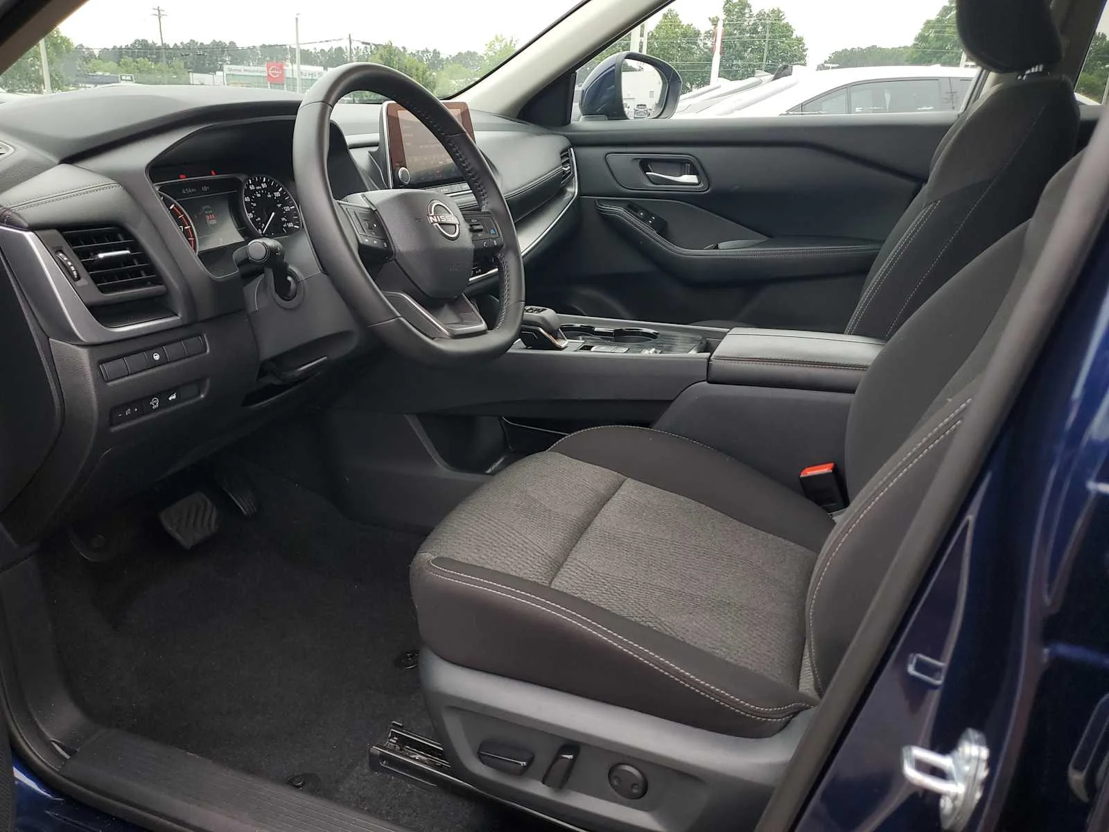 Used 2025 Deep Ocean Blue Pearl Nissan SV image 15