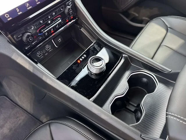 New 2025 White Jeep Limited image 19