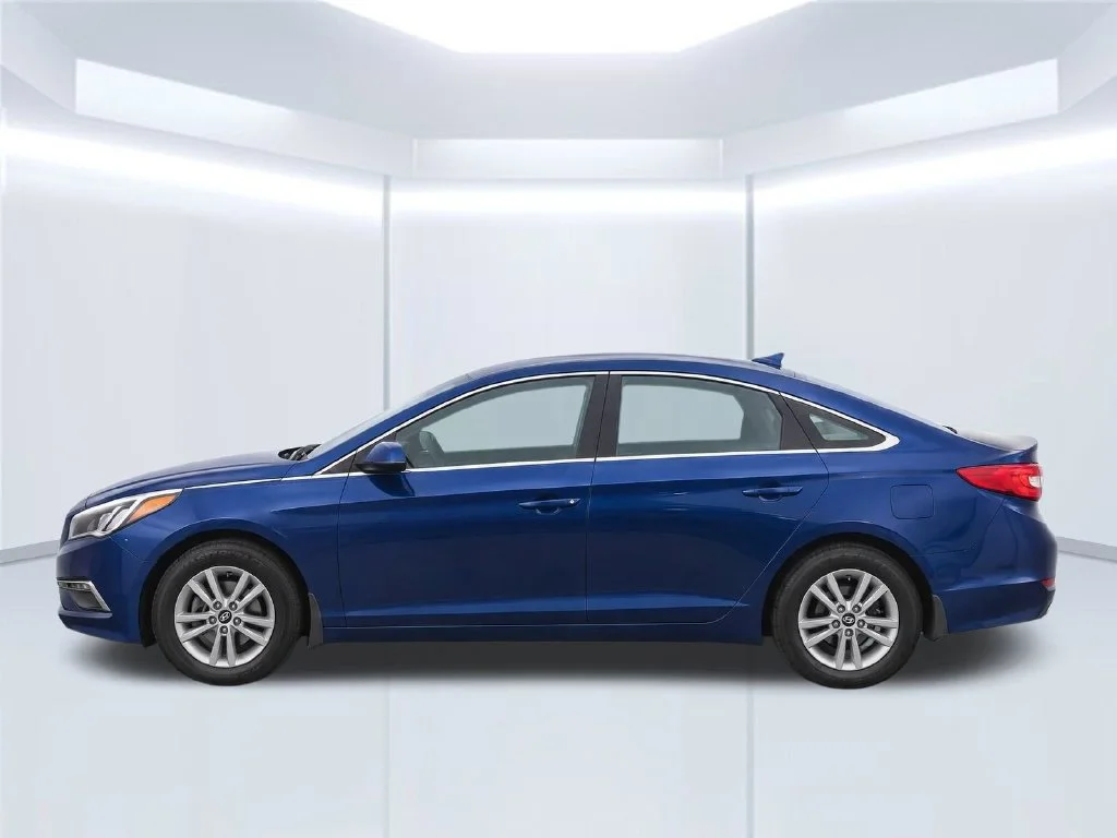 Used 2015 Blue Hyundai SE image 8