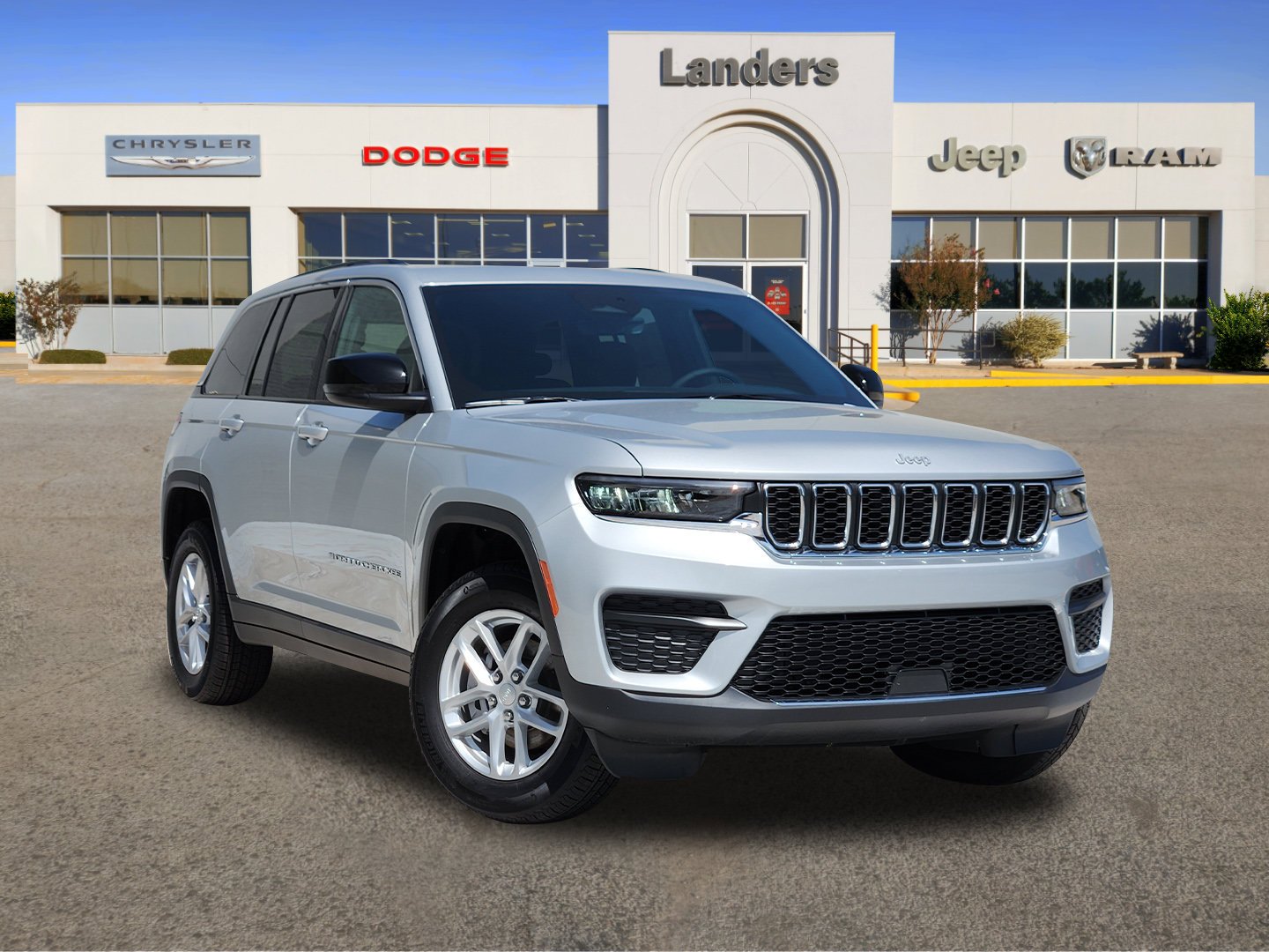 New 2026 Silver Zynith Exterior Paint Jeep Laredo X image 1
