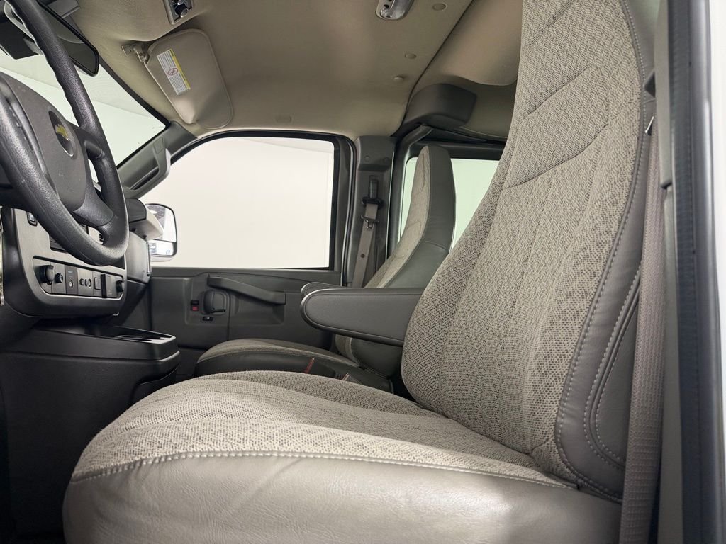 Used 2025 White Chevrolet LT Passenger image 20