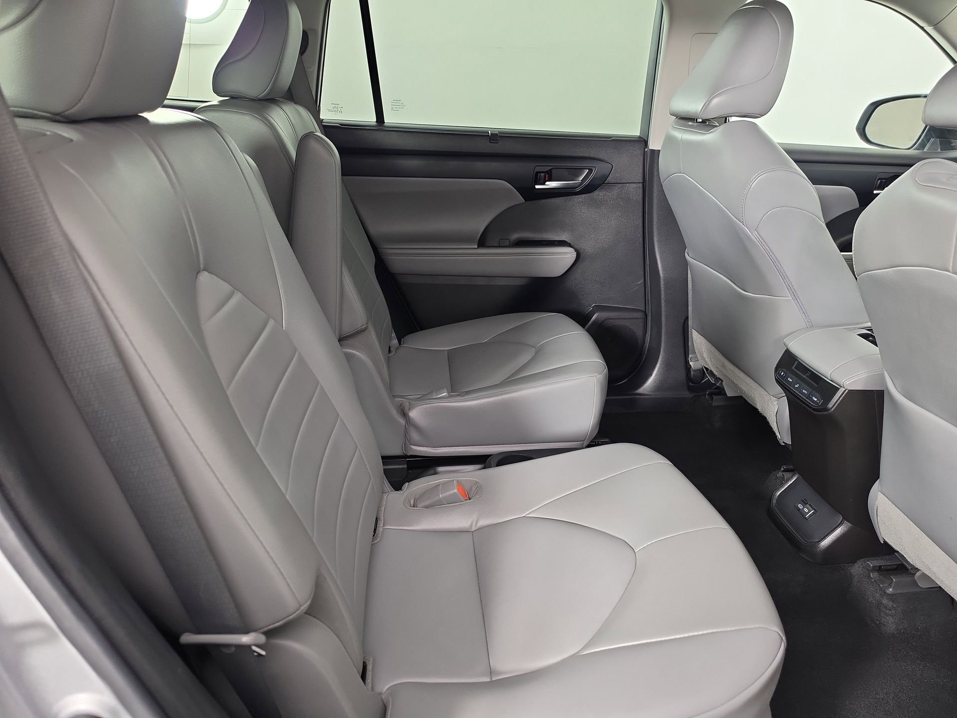 Used 2022 Silver Toyota XLE image 42