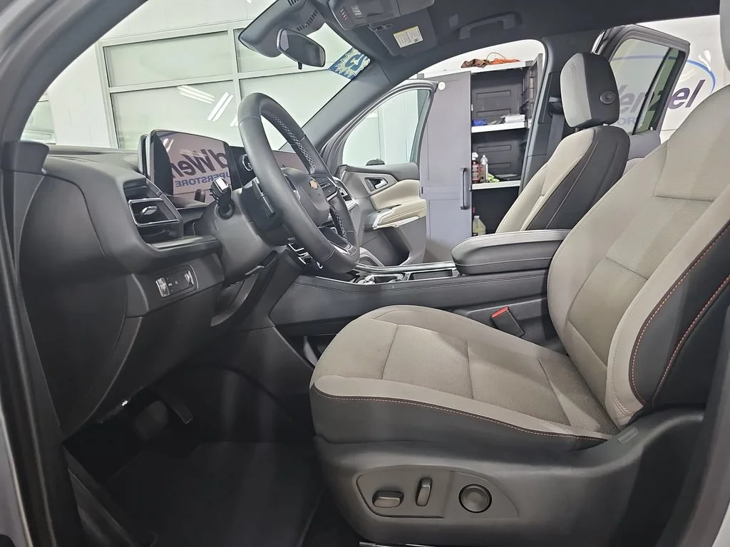 Used 2025 Sterling Gray Metallic Chevrolet LT image 21