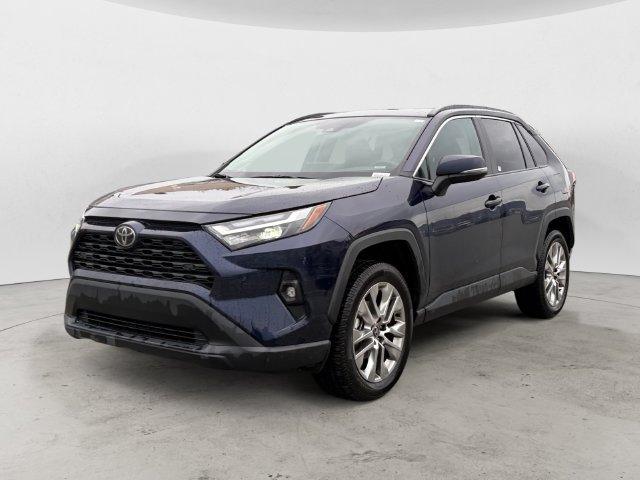 Used 2025  Toyota XLE Premium image 1