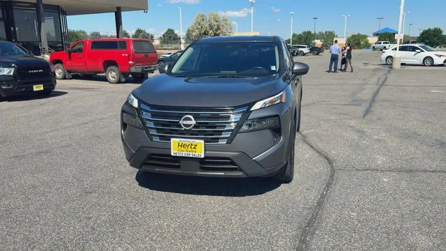 Used 2025 Gray Nissan SV image 3