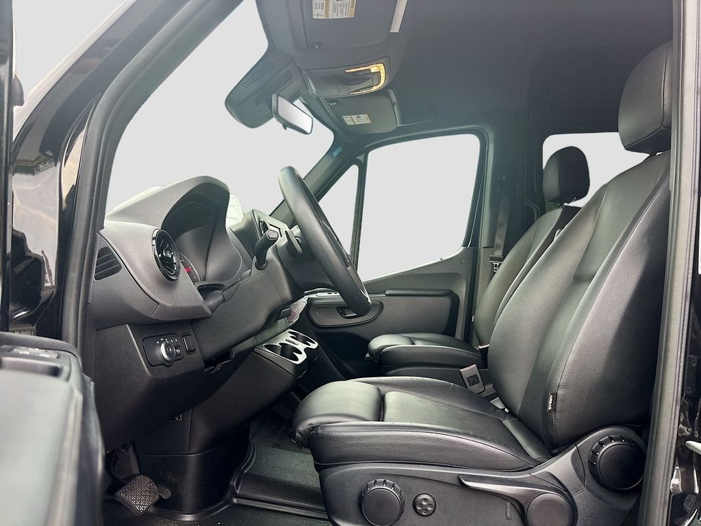 Used 2023 Black Mercedes-Benz Smartliner image 37