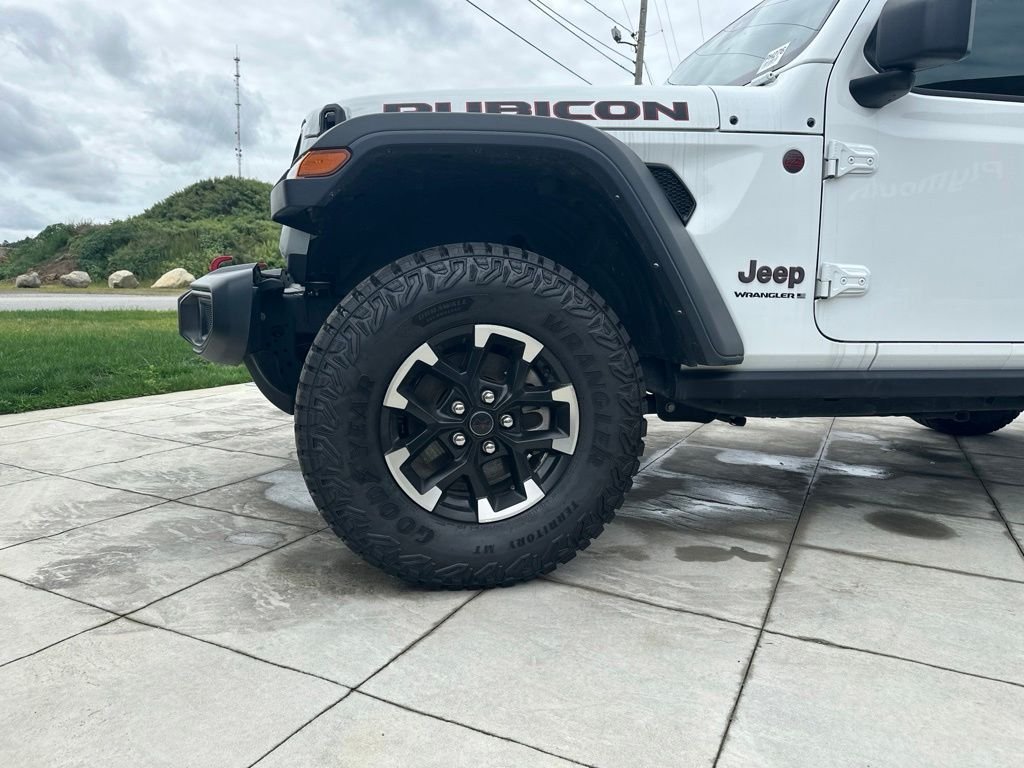 Used 2025 White Jeep Rubicon image 7
