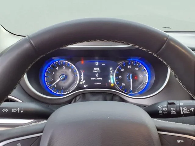 Used 2024  Chrysler Touring L image 10