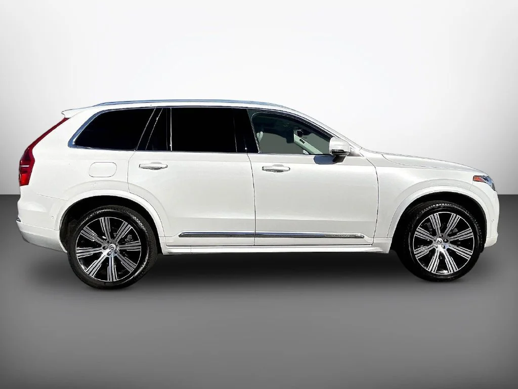 Used 2022 Crystal White Volvo T8 Inscription Extended Range 6P image 8