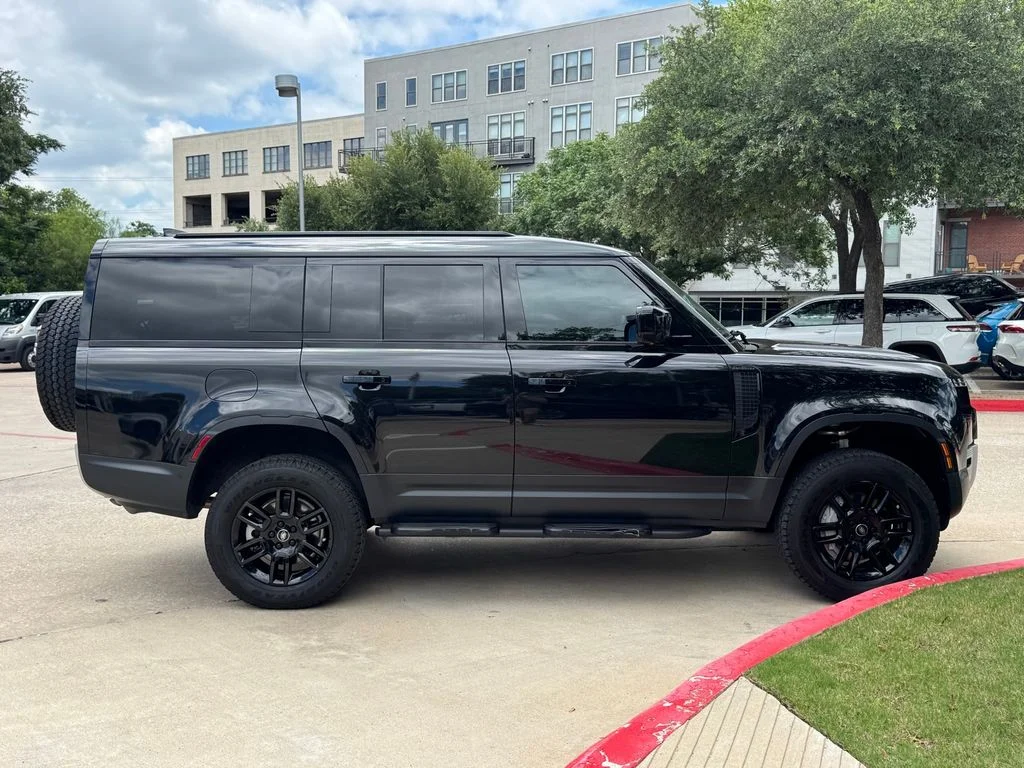 Certified Used 2025 Santorini Black Metallic Land Rover S image 9