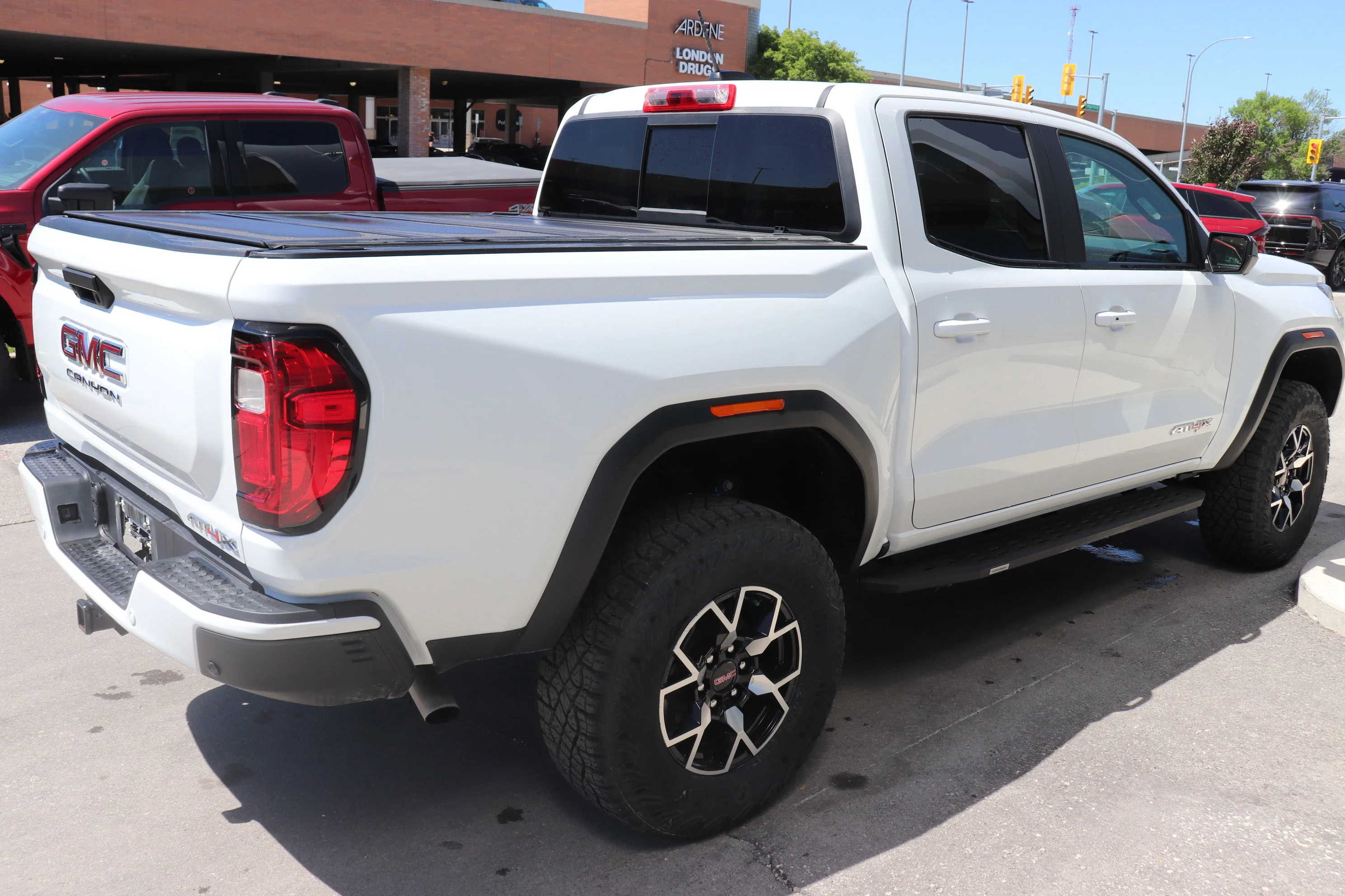 Used 2024 White GMC AT4X image 4