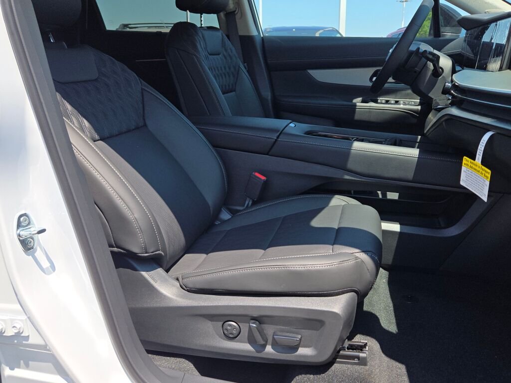 New 2026 White Nissan Platinum image 7
