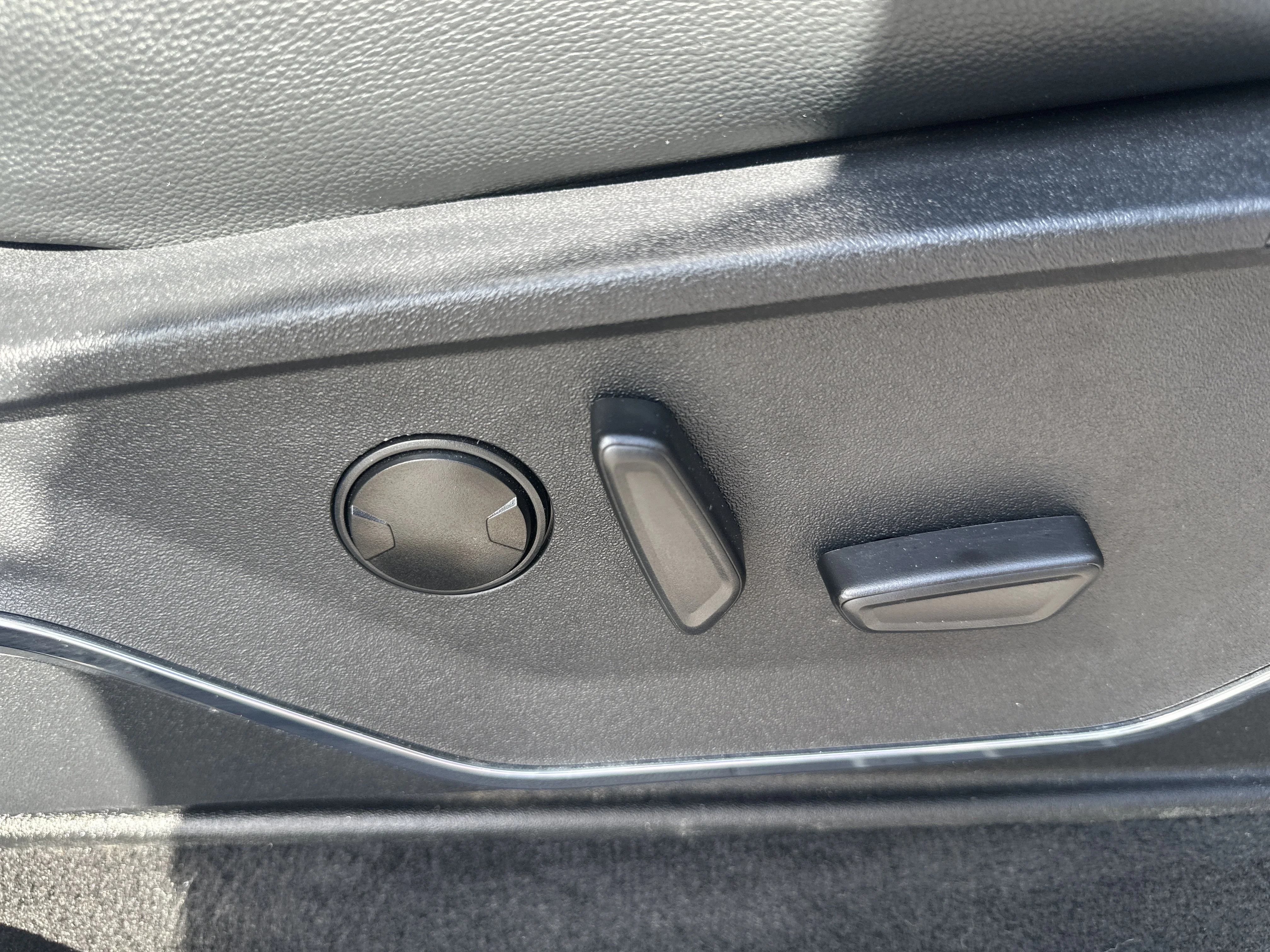 Used 2023  Ford  image 45