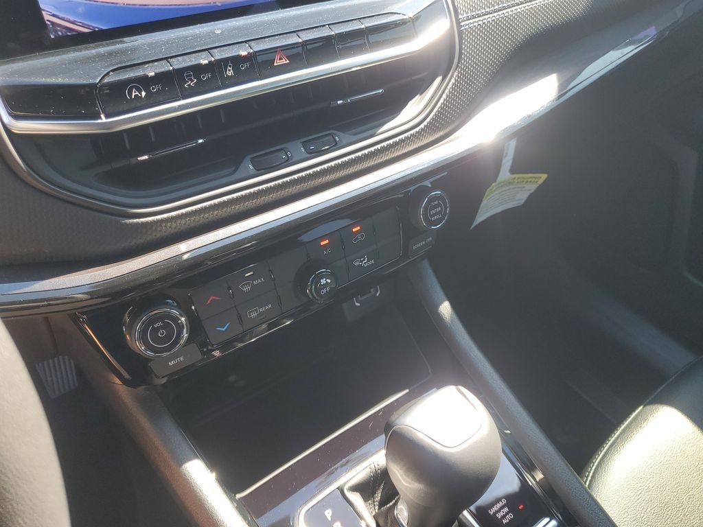 Used 2026 Black Jeep Latitude image 21