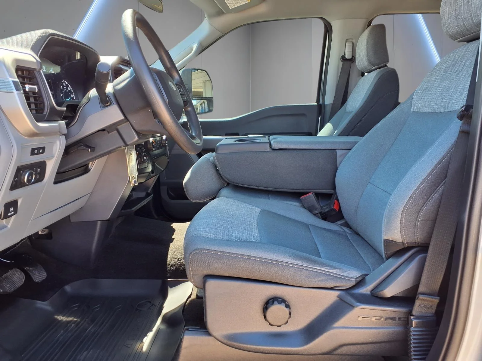 Used 2022 Silver Ford XLT image 11