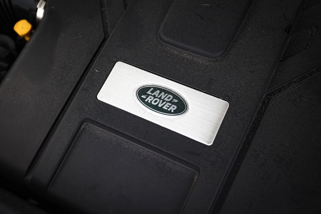 Used 2023 Flux Silver SV Bespoke Ultra Metallic Satin Land Rover SV image 22