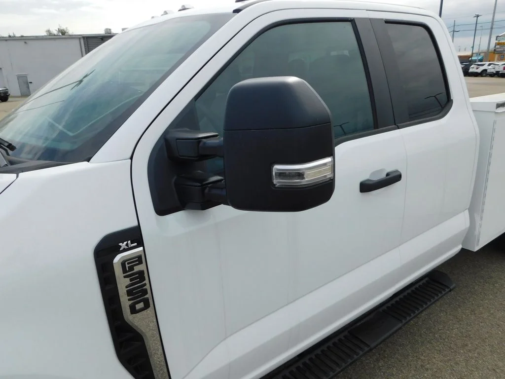 2025 Ford F-350 Super Duty Chassis Cab XL - Photo 12