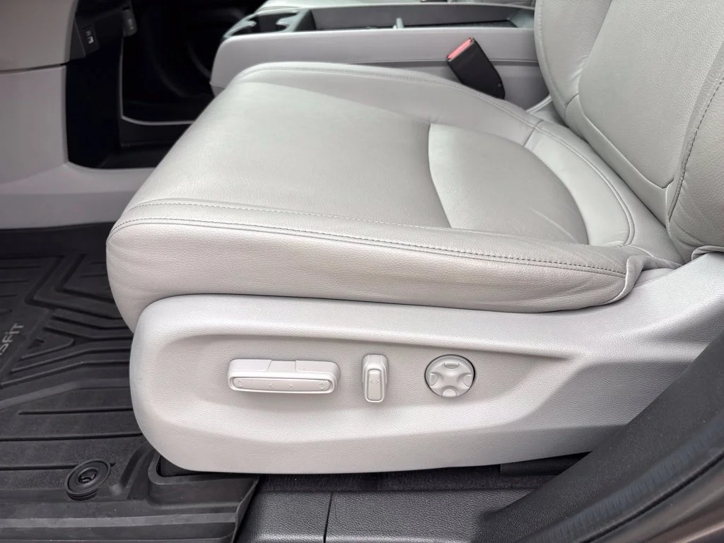 Used 2024 Gray Honda EX-L image 12