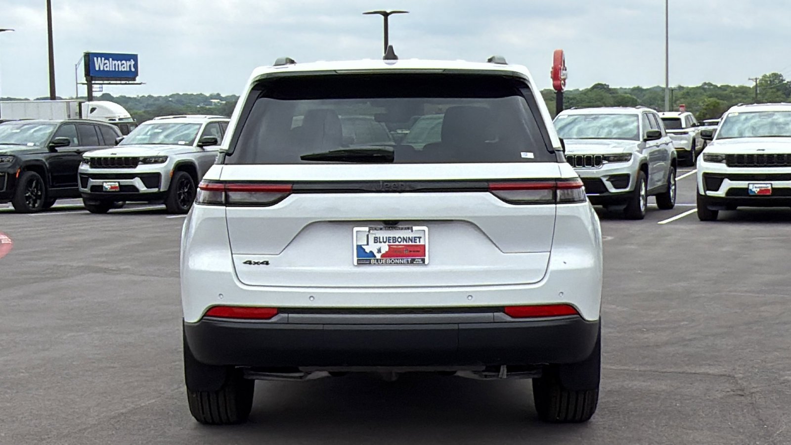 New 2026 Bright White Clear-Coat Exterior Paint Jeep Laredo Altitude image 6