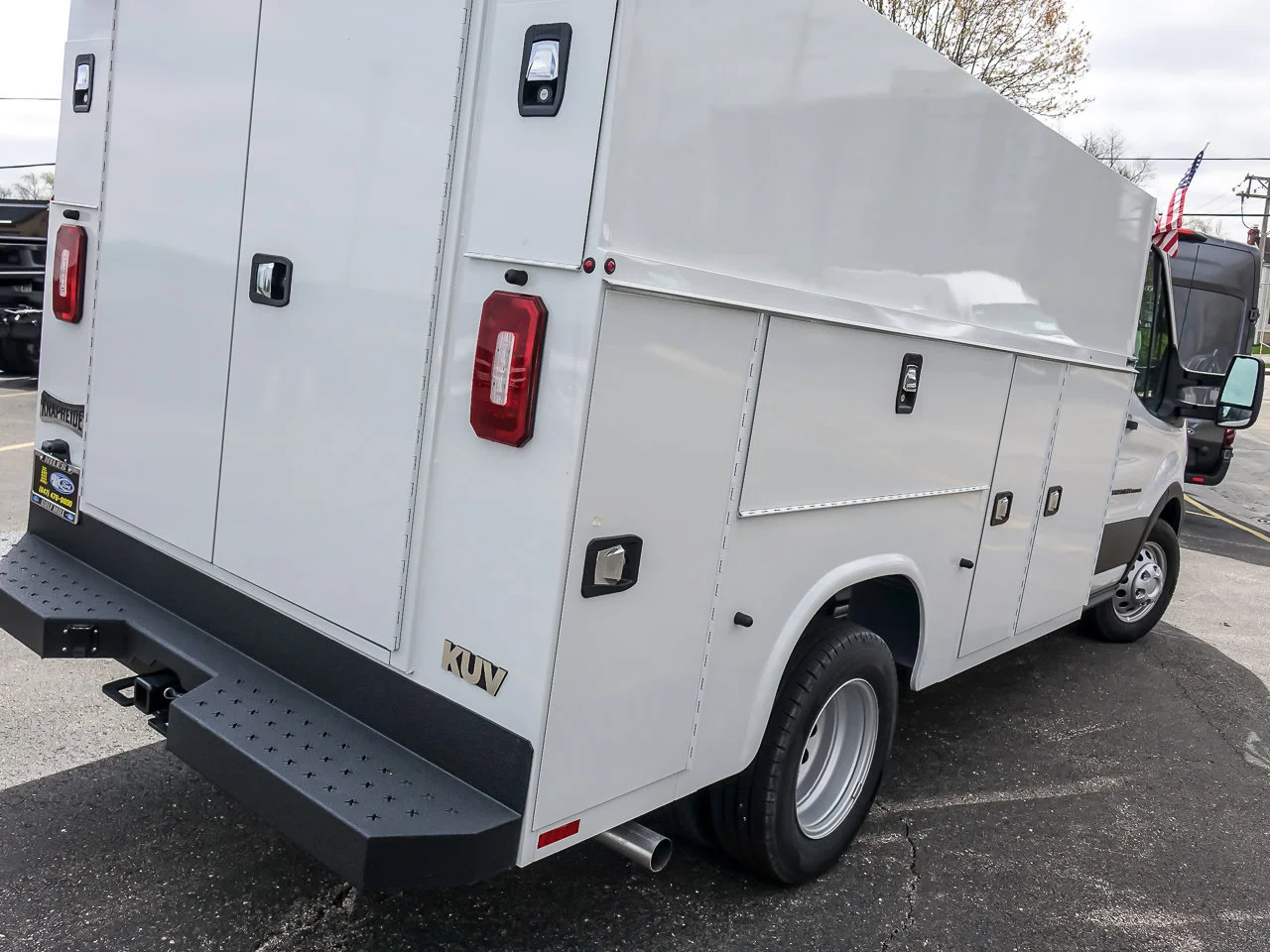 New 2026 Oxford White Ford Cutaway image 8